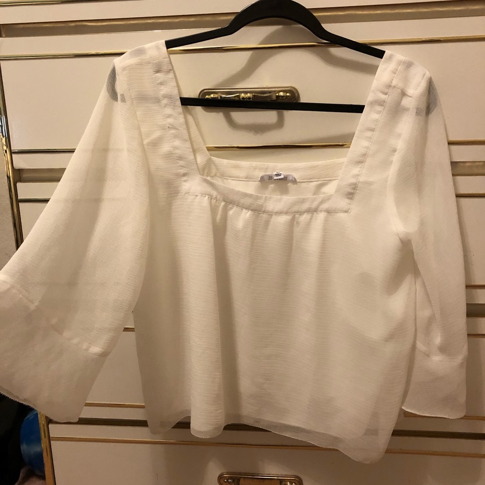 BB Dakota Medium White Flowey Blouse (runs big)